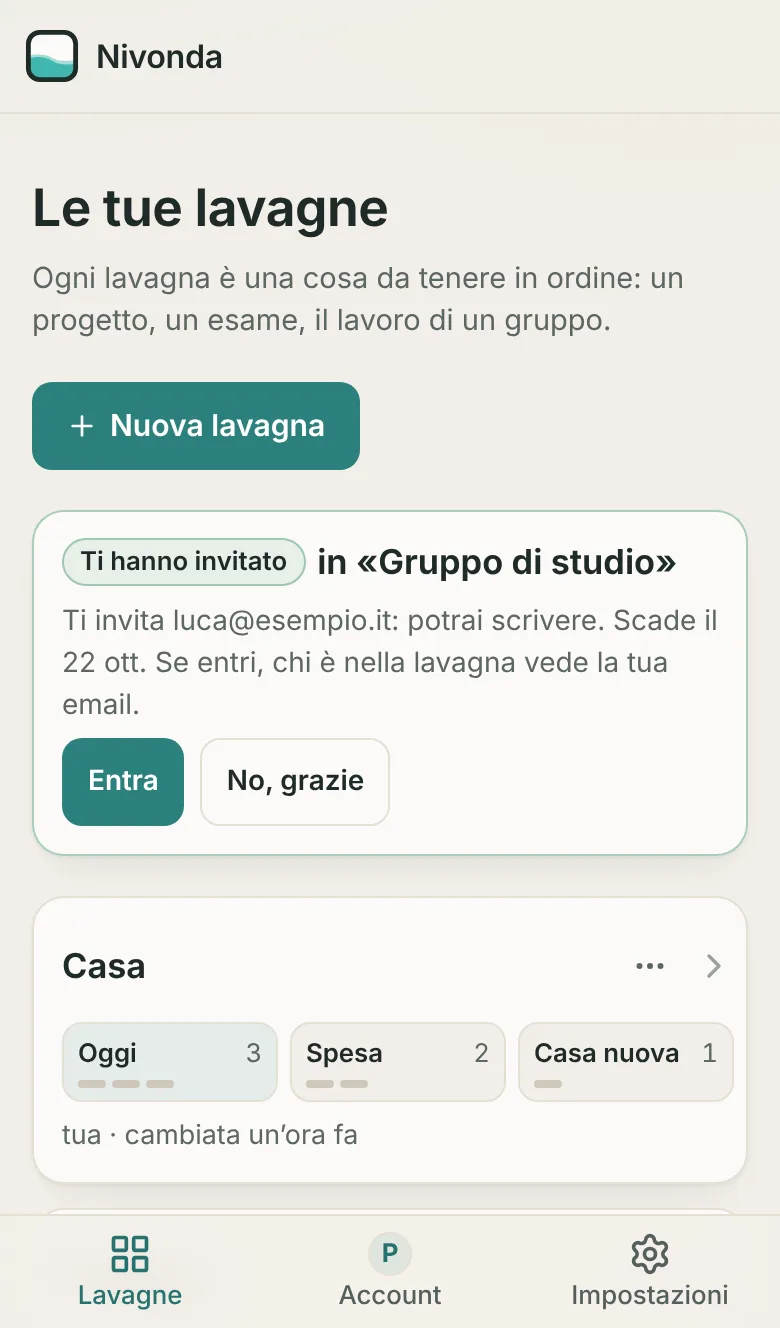 «Le tue lavagne» sul telefono di chi è stato invitato: in cima la carta «Ti hanno invitato in «Gruppo di studio»», con l’email di chi invita, «potrai scrivere» e i pulsanti «Entra» e «No, grazie».